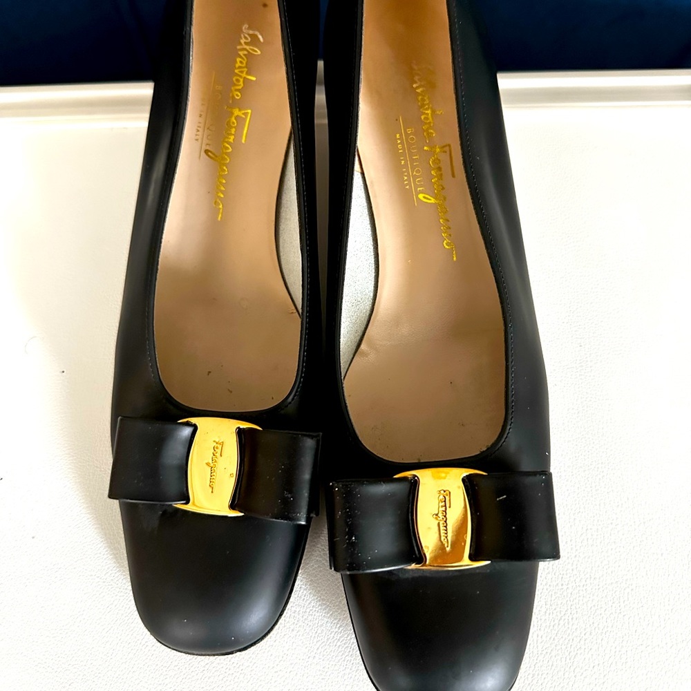 Salvatore Ferragamo Vara Bow Black
Suede Size 40 US 10 2A AA
